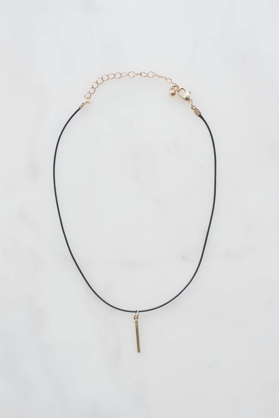 Halsband mit goldenem Anhänger