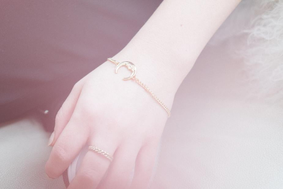 Armband mit Mondanhänger