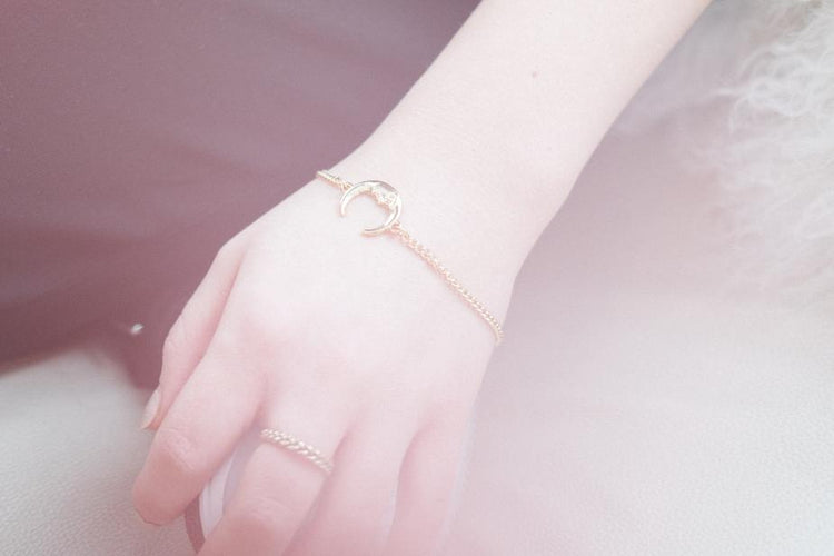 Armband mit Mondanhänger