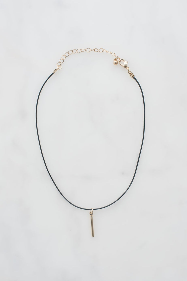 Halsband mit goldenem Anhänger