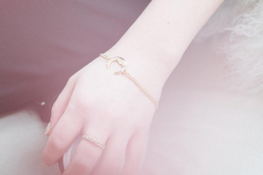 Armband mit Mondanhänger
